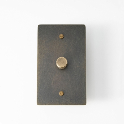 Dimmer rotativo in ottone (1 canale)