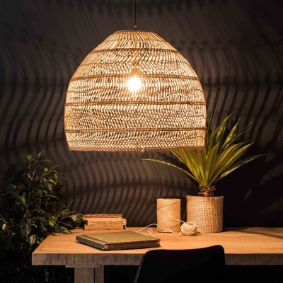 Lampada a sospensione in rattan fatta a mano