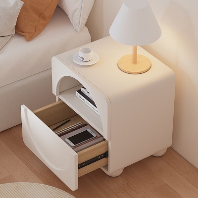 Lua Side Table